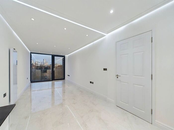 1 Bedroom Flat To Rent In Cranston Court, Shepherd's Bush, London, W12