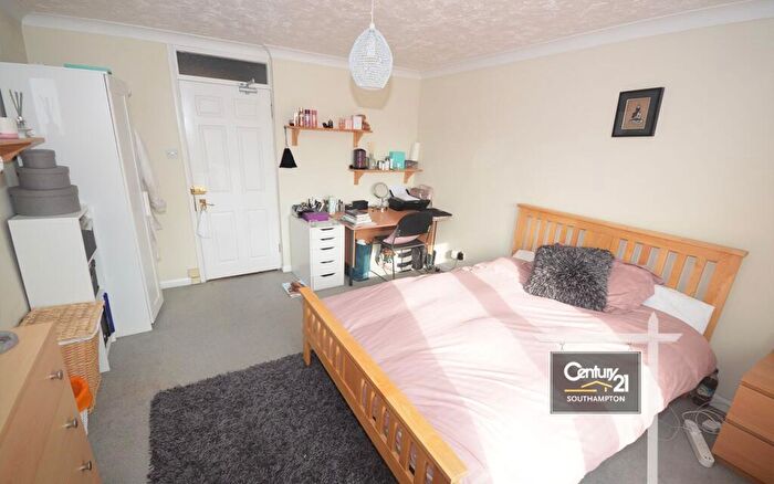 4 Bedroom Town House To Rent In |Ref: |, Berkeley Close, Southampton, SO15