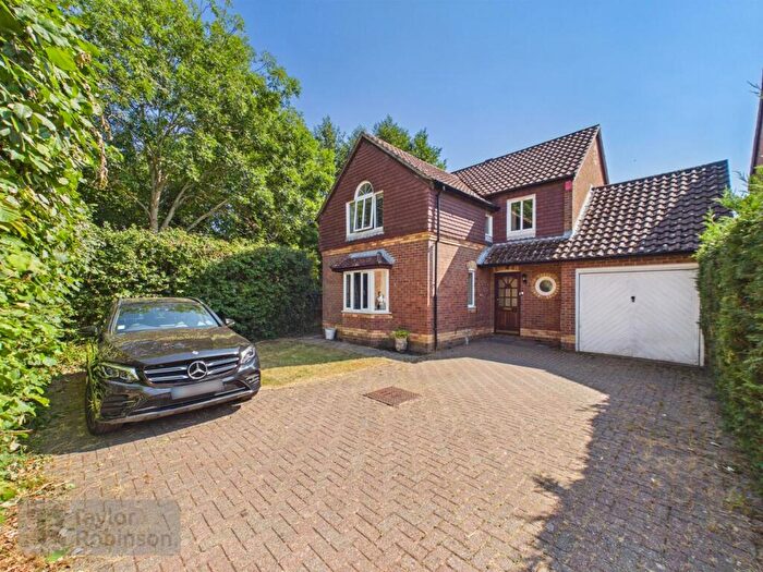 4 Bedroom Detached House For Sale In Garrett Close, Maidenbower, Crawley, RH10