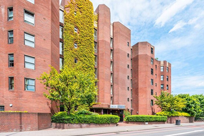 1 Bedroom Flat To Rent In Riverside Court, Nine Elms, London, SW8
