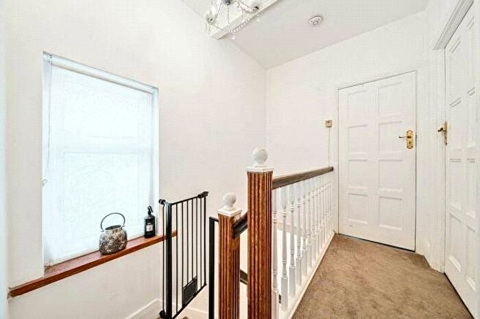 3 Bedroom End Of Terrace House For Sale In Pollards Hill South, London, SW16