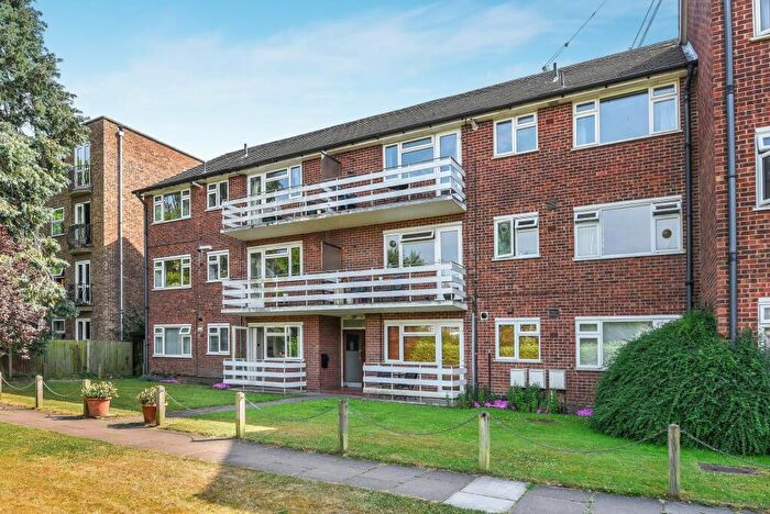1 Bedroom Flat To Rent In St. Andrew's Square, Surbiton, KT6