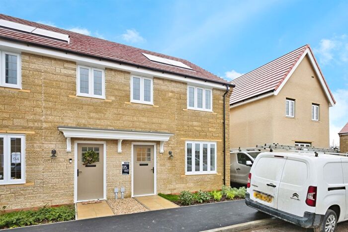 3 Bedroom Semi-Detached House For Sale In Maple Drive, Somerton, TA11