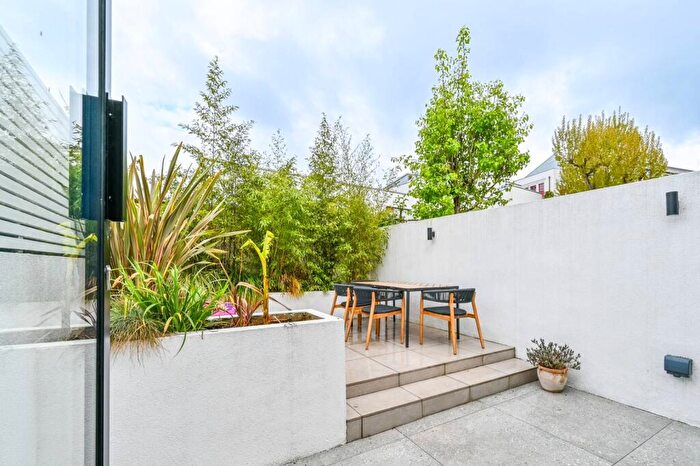 4 Bedroom House To Rent In Highbury Hill, Highbury, London, N5