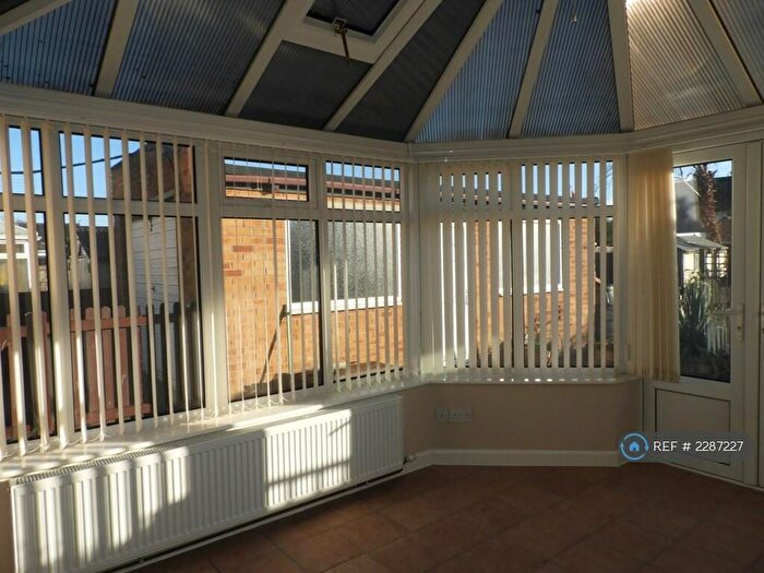 3 Bedroom Semi-Detached House To Rent In Charnwood Drive, Doncaster, DN4