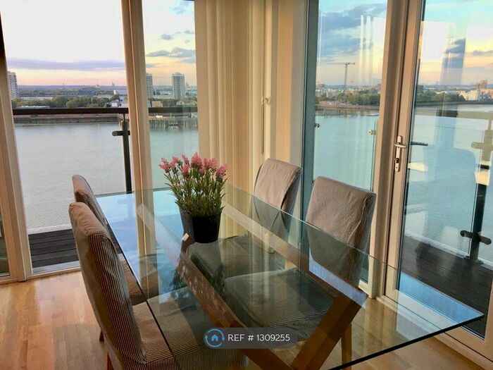 2 Bedroom Flat To Rent In Mizzen Mast House, London SE18