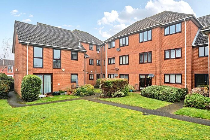 1 Bedroom Flat To Rent In Park Road, Parklands Court, SO15