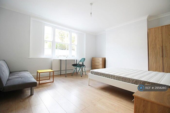 2 Bedroom Flat To Rent In Camden Road, London, NW1