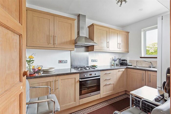 2 Bedroom Flat For Sale In Balmoral Drive, Borehamwood, WD6