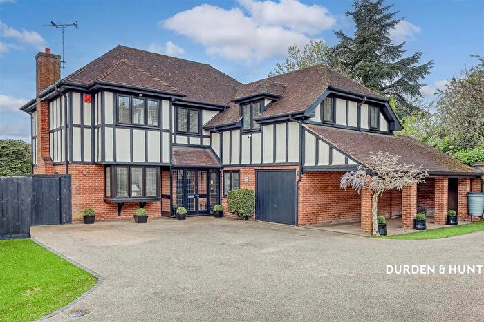 5 Bedroom Detached House For Sale In The Lindens, Loughton, IG10