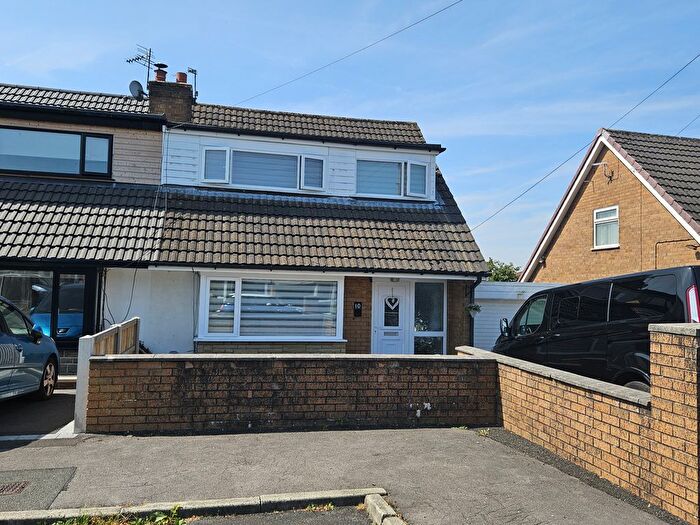 3 Bedroom Semi-Detached House For Sale In Bowland Close, Longridge, PR3