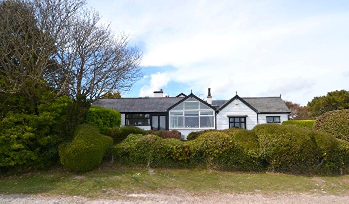 4 Bedroom Link Detached House For Sale In St Margarets Bay, CT15