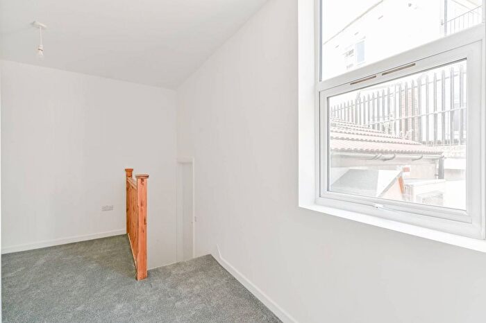 2 Bedroom Flat To Rent In Selkirk Road, Tooting, London, SW17