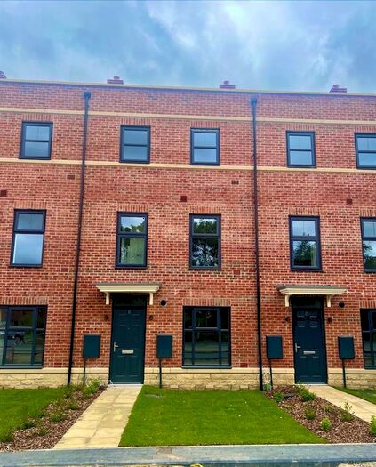 2 Bedroom Town House To Rent In Acasia Terrace, Seacroft, Leeds, LS14