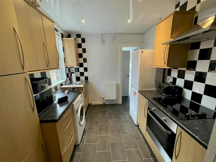 3 Bedroom Flat To Rent In Cartington Terrace, Heaton, NE6