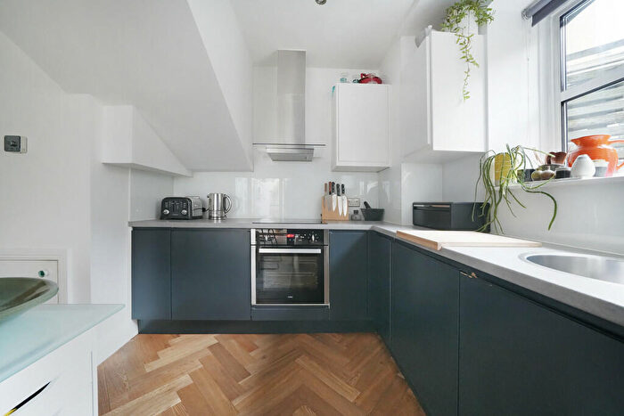 2 Bedroom Apartment To Rent In Petherton Road, N5