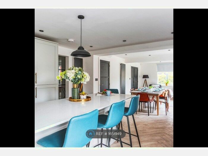 6 Bedroom Detached House To Rent In Lychgate Close, Oakwood, Derby, DE21