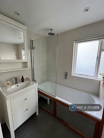 1 Bedroom Flat To Rent In Lockhart Street, London, E3