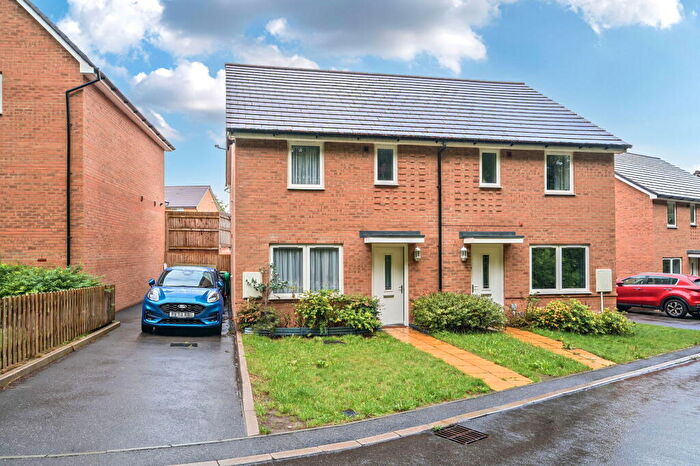 3 Bedroom Semi-Detached House For Sale In Stoneham Way, Basingstoke, RG24