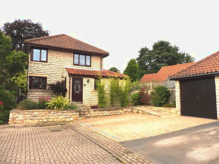 4 Bedroom Detached House To Rent In North Grove Way, Wetherby, LS22