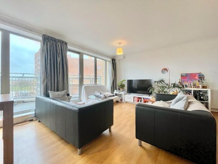 3 Bedroom Flat To Rent In Westmoreland Road, London, SE17