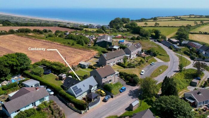 4 Bedroom Detached House For Sale In Pendine, Carmarthen, SA33