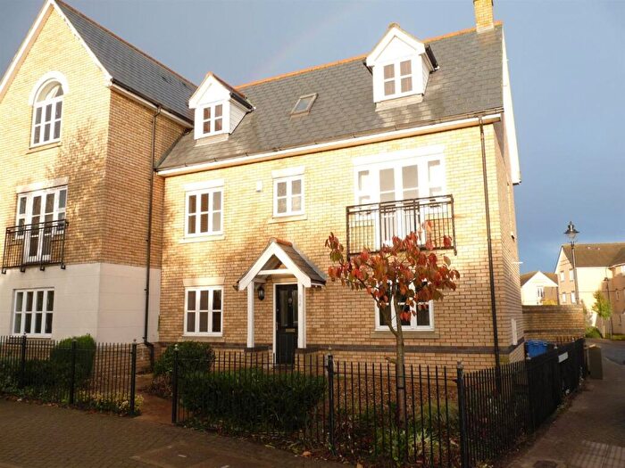 3 Bedroom Semi-Detached House To Rent In Ravenswood Avenue, IP3