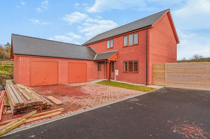 4 Bedroom Detached House For Sale In Llanddewi Hills, Llandrindod Wells, LD1