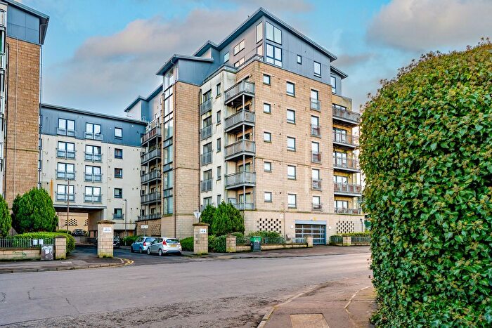 2 Bedroom Flat For Sale In / Hawkhill Close, Leith, Edinburgh, EH7