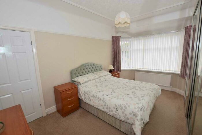 3 Bedroom Semi-Detached House For Sale In Kingswood Boulevard, Bebington, CH63