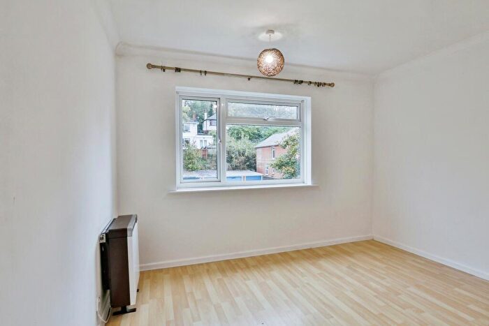 2 Bedroom Flat For Sale In Guest Avenue, Poole, Dorset, BH12