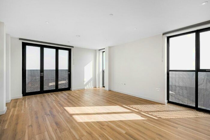 4 Bedroom Flat To Rent In Laurel Lane, London, NW1