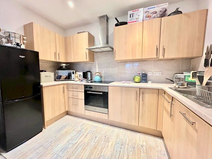 2 Bedroom Flat To Rent In London Road, Portsmouth, PO2