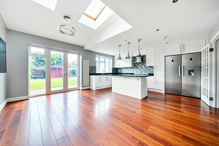 4 Bedroom House To Rent In Van Dyck Avenue, New Malden, Surrey, KT3