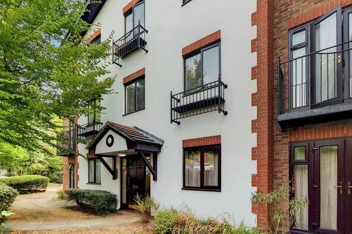 Studio To Rent In Parkview Court, Broomhill Road, London, SW18