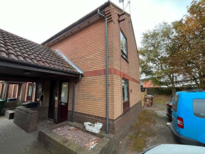 2 Bedroom End Of Terrace House To Rent In Willow Court, Swadlincote, DE11