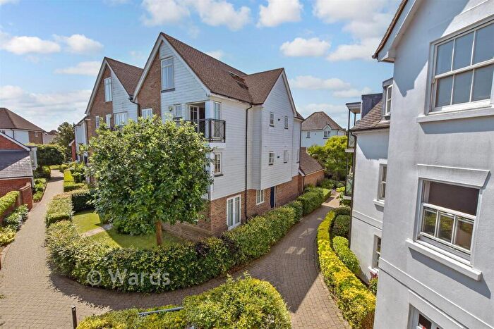 2 Bedroom Flat For Sale In Spencer Place, Kings Hill, West Malling, Kent, ME19