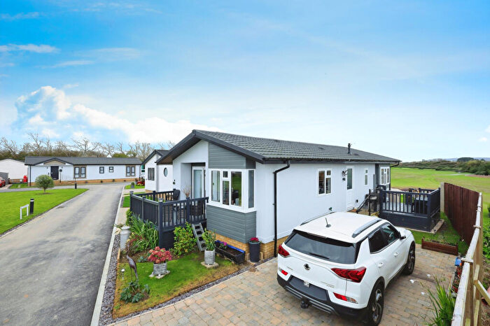 2 Bedroom Park Home For Sale In Pevensey, East Sussex, BN24