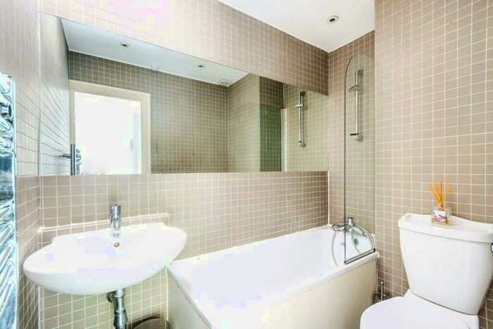 3 Bedroom Maisonette To Rent In Ifield Road, Chelsea, London, SW10