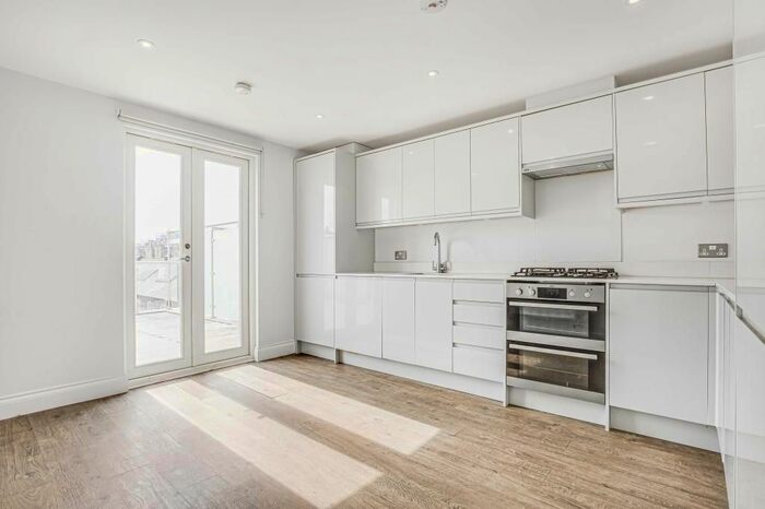 3 Bedroom Flat To Rent In Putney High Street, London, SW15