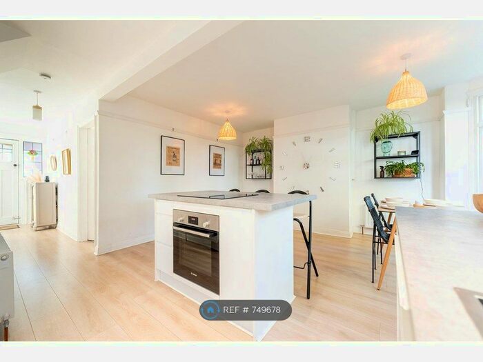 3 Bedroom Semi-Detached House To Rent In Moorfield Road, Leeds, LS12