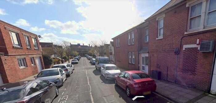 2 Bedroom Flat To Rent In High Street, Cosham, Portsmouth, PO6