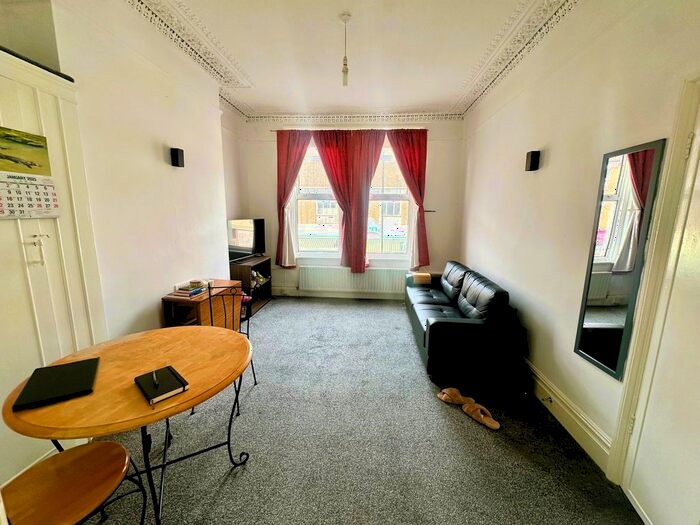 1 Bedroom Maisonette To Rent In Upper Tooting Road, Tooting Bec, London, SW17