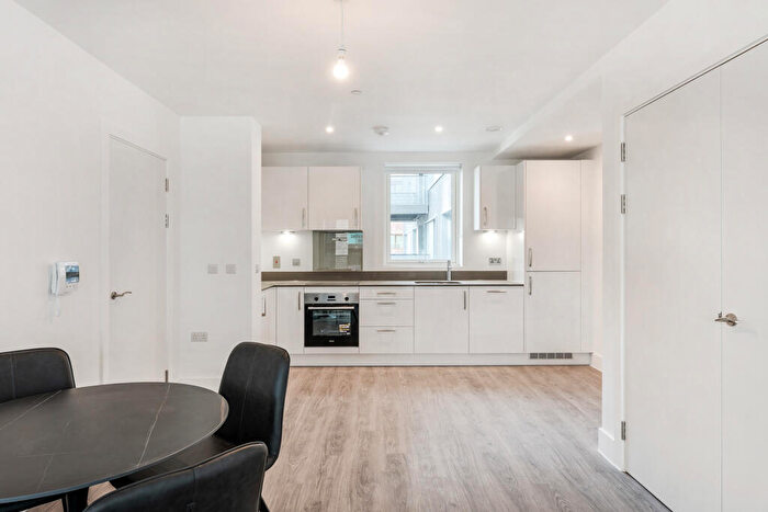 2 Bedroom Apartment To Rent In Fortunes Dock, Canning Town London, E16