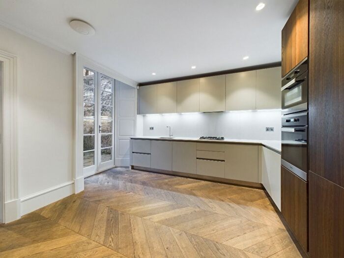 2 Bedroom Flat To Rent In Queen Street, New Town, Edinburgh, EH2