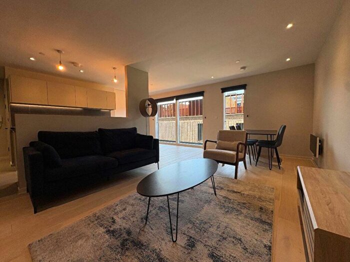 2 Bedroom Apartment To Rent In City Gardens, Castlefield, M15
