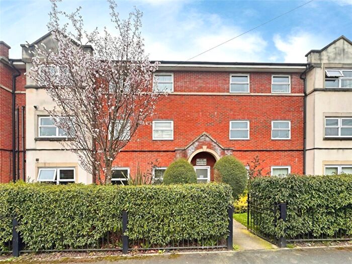 2 Bedroom Flat For Sale In Atkin Street, Worsley, Manchester, M28