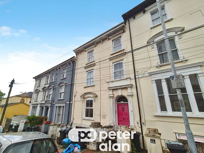 1 Bedroom Flat To Rent In Clytha Square, Newport, NP20