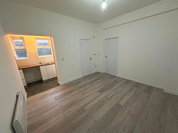 1 Bedroom Flat To Rent In East Barnet Road, New Barnet, Barnet, EN4