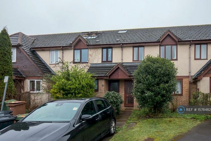 4 Bedroom Terraced House To Rent In Hollow Close, Guildford, GU2